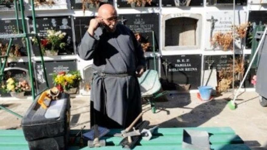 El cementerio de San Gregorio se queda sin enterradores al irse los dos monjes