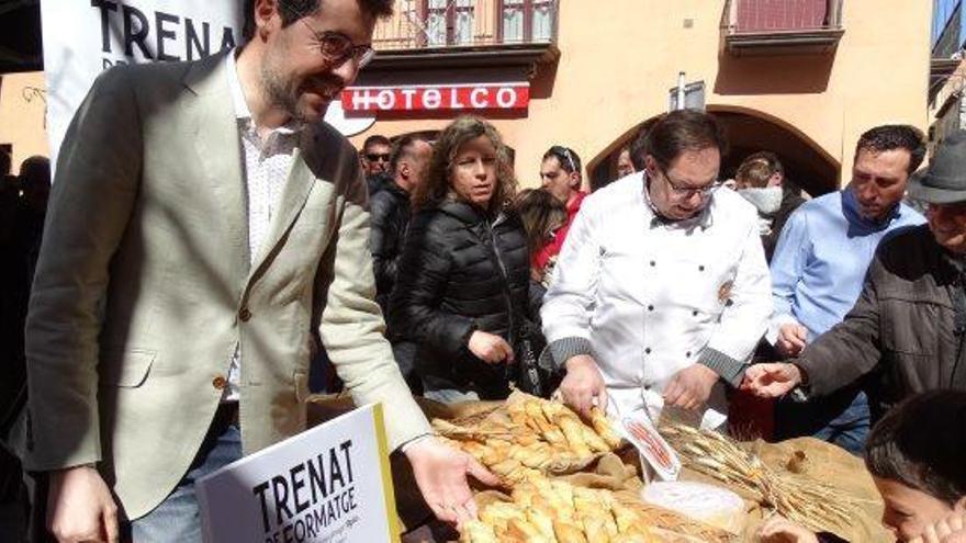 La presentació del pa Trenat de Formatge a la Seu amb l&#039;alcalde, Albert Batalla.