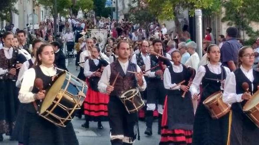 Un momento de la procesión, ayer, en Portonovo. // Gustavo Santos