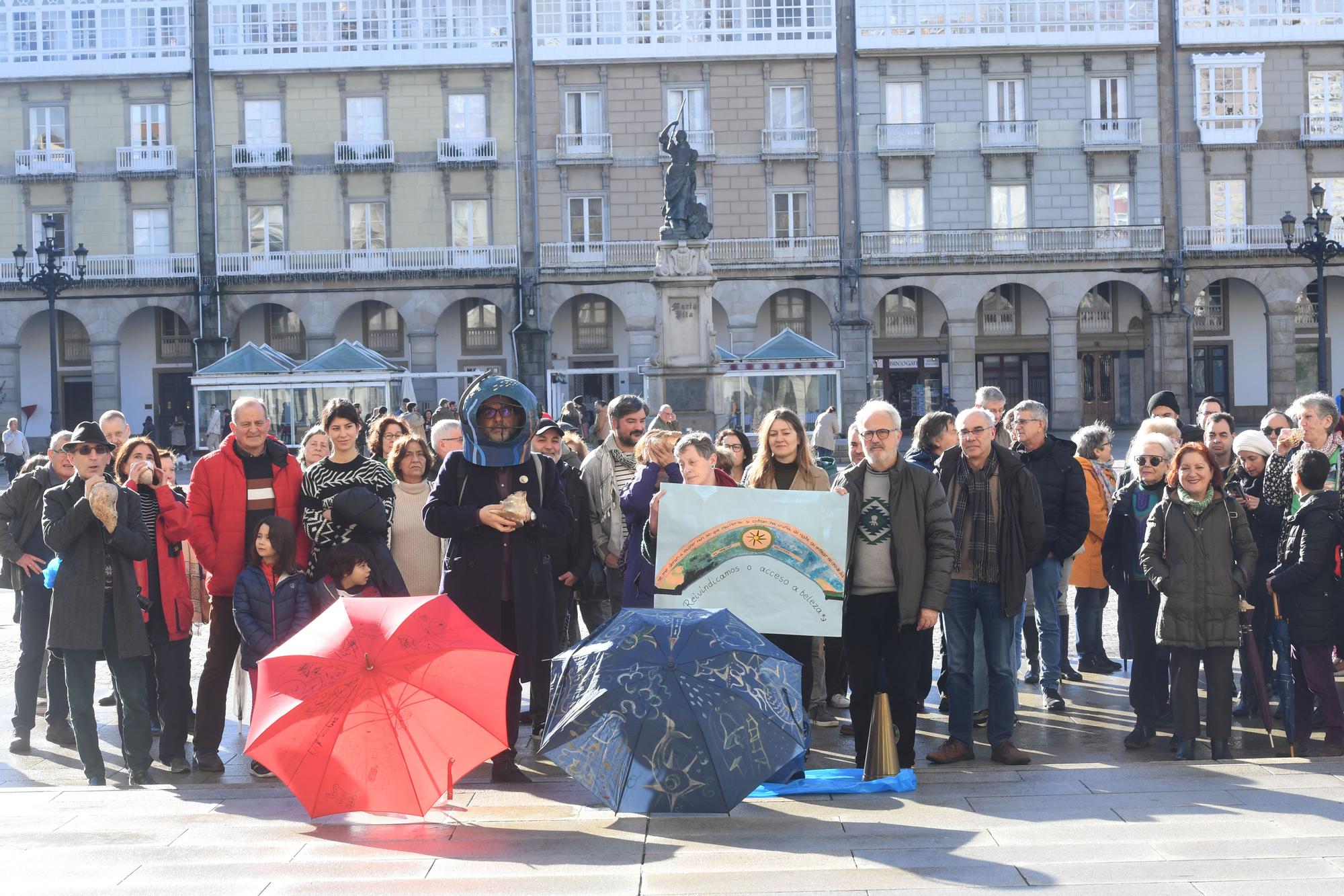 Concentración en A Coruña para exigir el acceso público a los murales de Lugrís en la calle Olmos