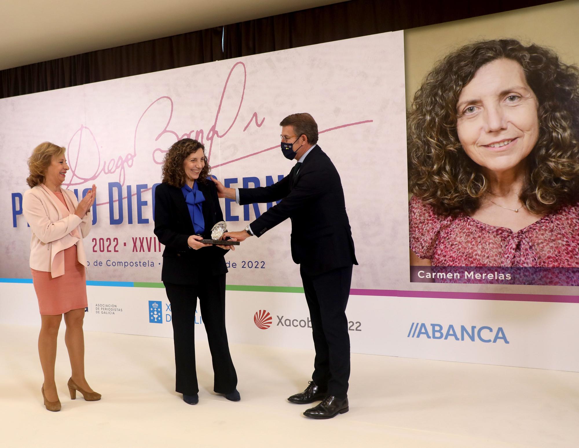 Carmen Merelas, directora de LA OPINIÓN, recibe el premio de periodismo Diego Bernal