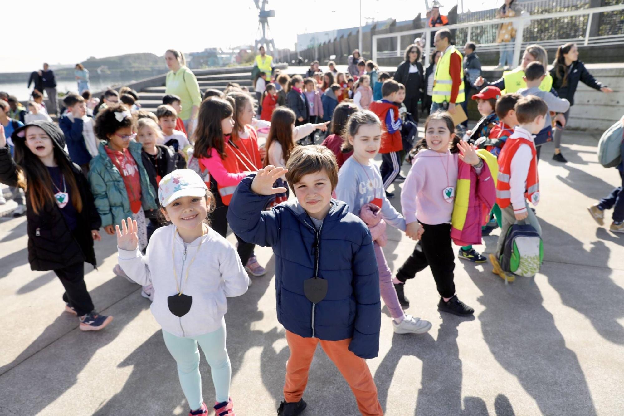 En imágenes: Así fue la actividad del proyecto "SwimSafe" en la playa del Arbeyal, en Gijón