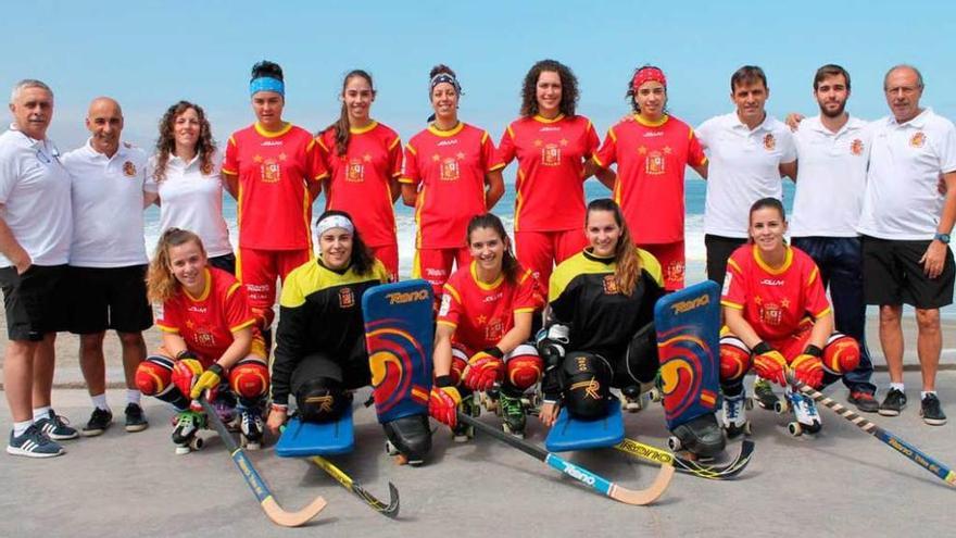 Jugadoras y cuerpo técnico de la selección española femenina de hockey sobre patines.