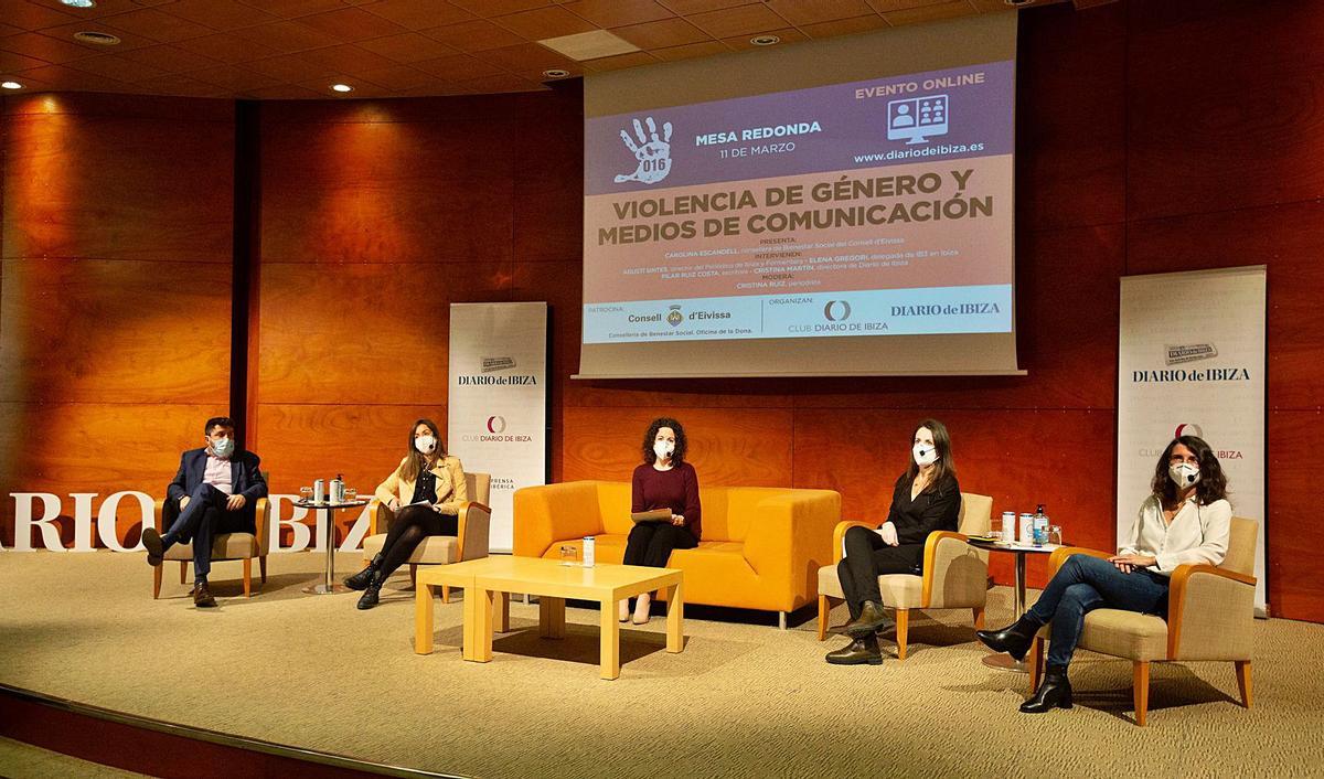 Agustí Sintes, Elena Gregori, Cristina Ruiz, Pilar Ruiz Costa y Cristina Martín, ayer en el Club Diario de Ibiza.