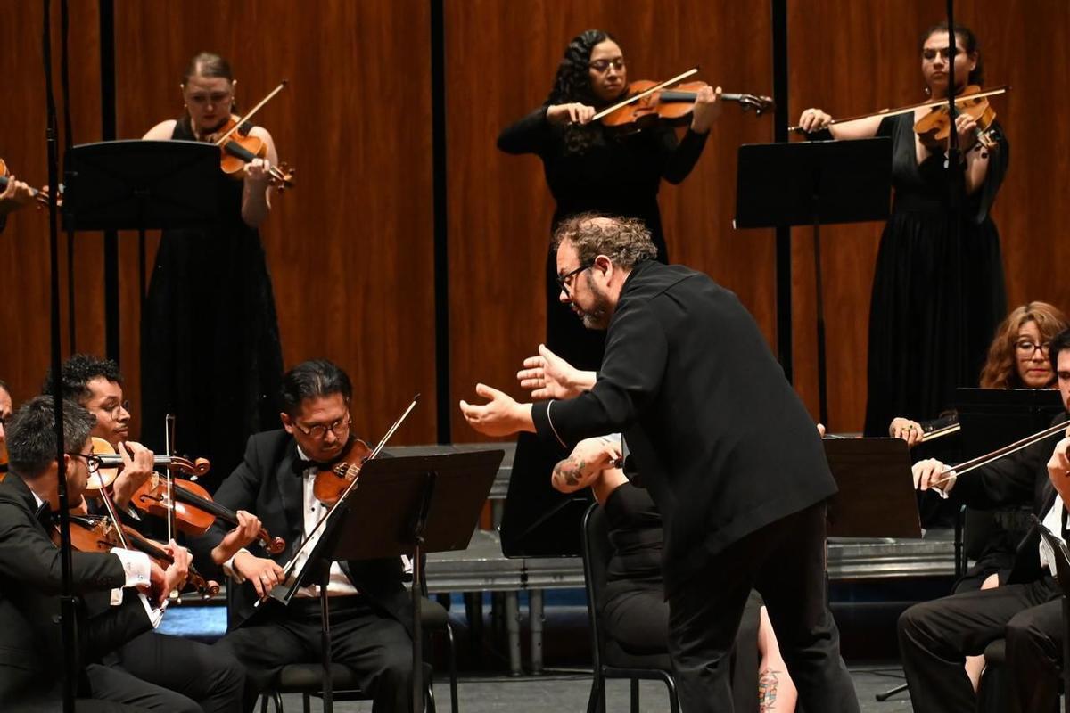 Marco Antonio García de Paz durante el concierto en el palacio de Bellas Artes de México.