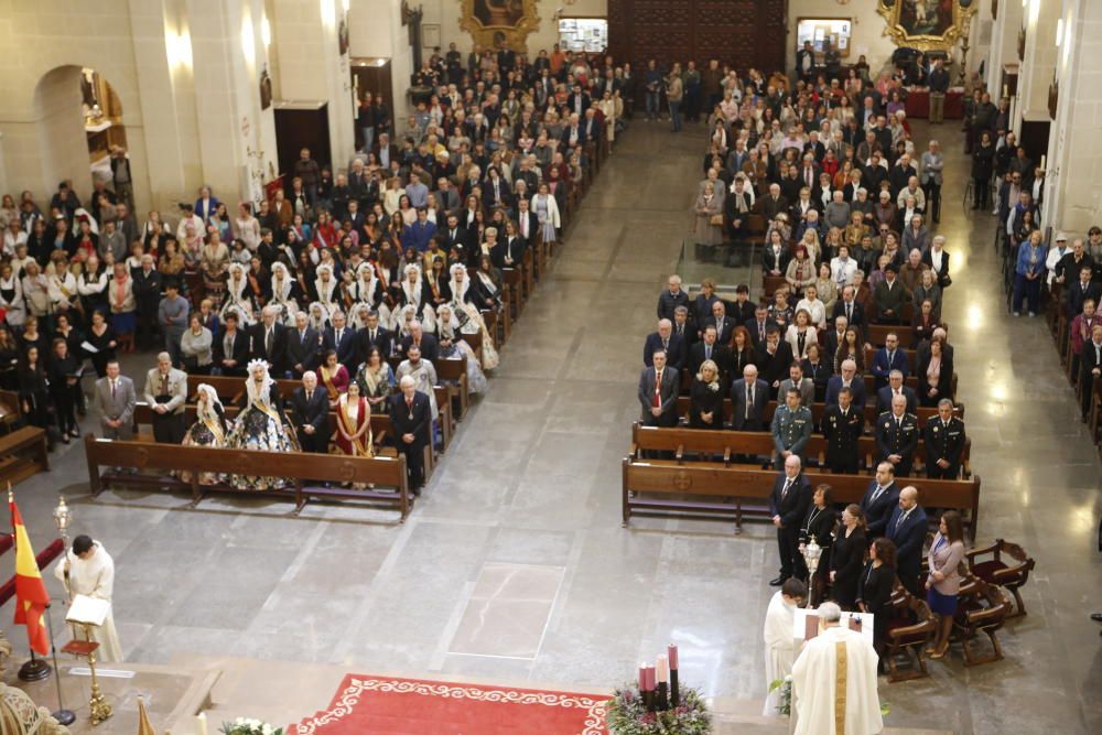 La Concatedral ha acogido hoy la solemne misa, presidida por el obispo Jesús Murgui, con motivo de San Nicolás, patrón de Alicante, según la organización.