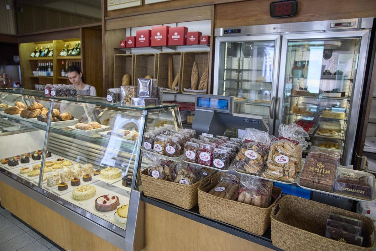 Interior de la pastisseria Sans.