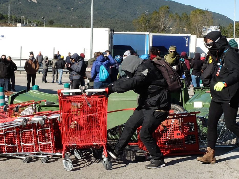 Tsunami Democràtic realitza talls intemitents a l'N-II a la Jonquera