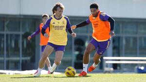 Luka Modric y Jude Bellingham en un entrenamiento del Real Madrid