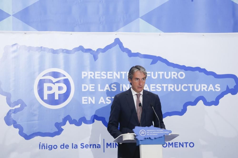 Íñigo de la Serna, Ministro de Fomento, analiza el "Presente y futuro de las infraestructuras en Asturias"