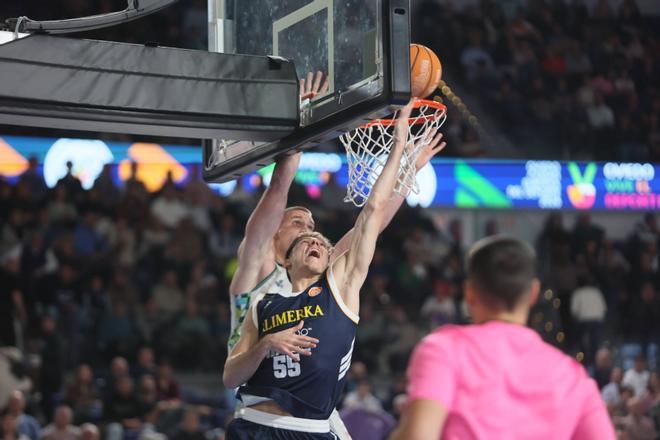 Así fue la derrota del Alimerka Oviedo Baloncesto ante el Hestia Menorca en un Palacio a rebosar