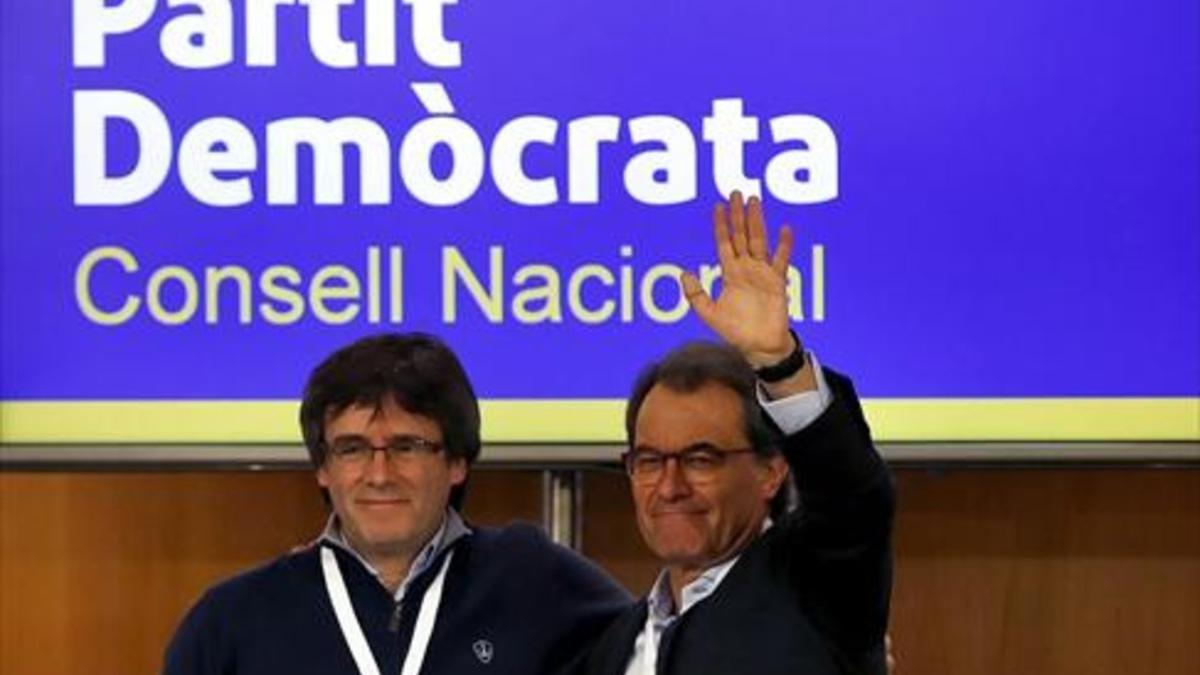 Carles Puigdemont y Artur Mas, ayer en el Consell del PDECat.