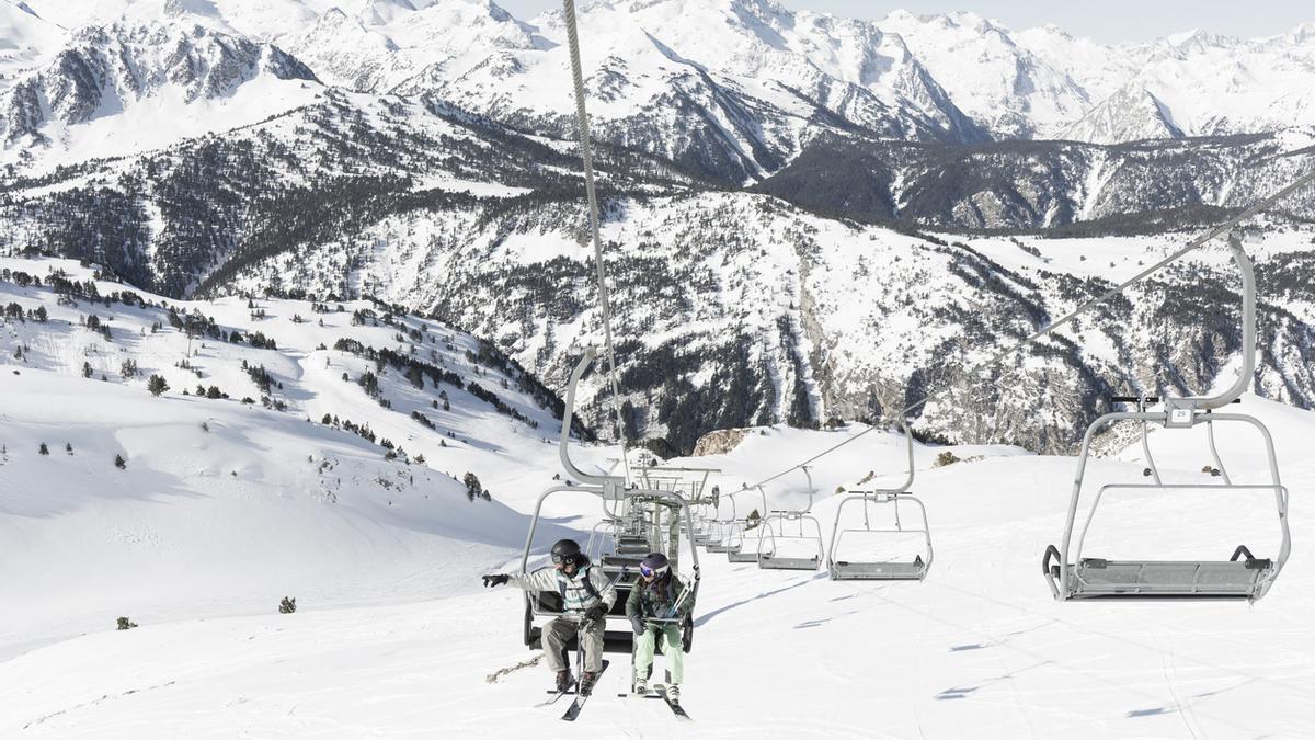 Este es el mejor Parador de España para hacer esquí en los Pirineos