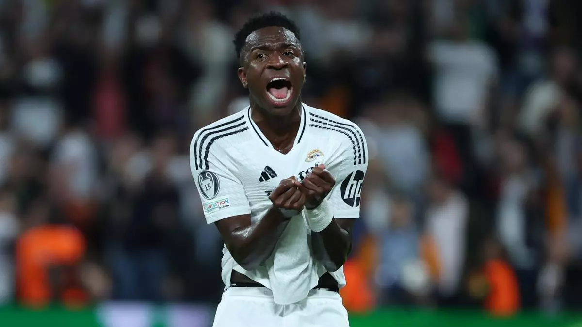 ¿Venta inminente de Vinicius?: "Le quedan dos telediarios en el Madrid"