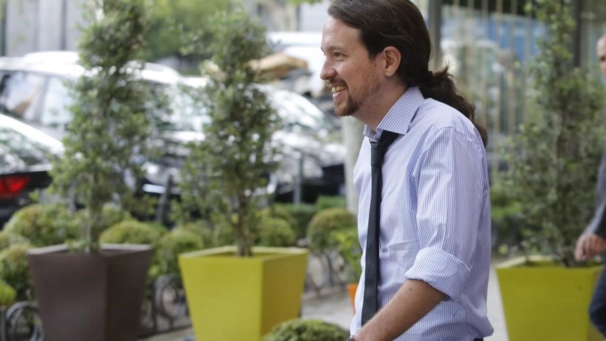 Pablo Iglesias, tras un coloquio informativo en el hotel Ritz, en la precampaña del 26-J.