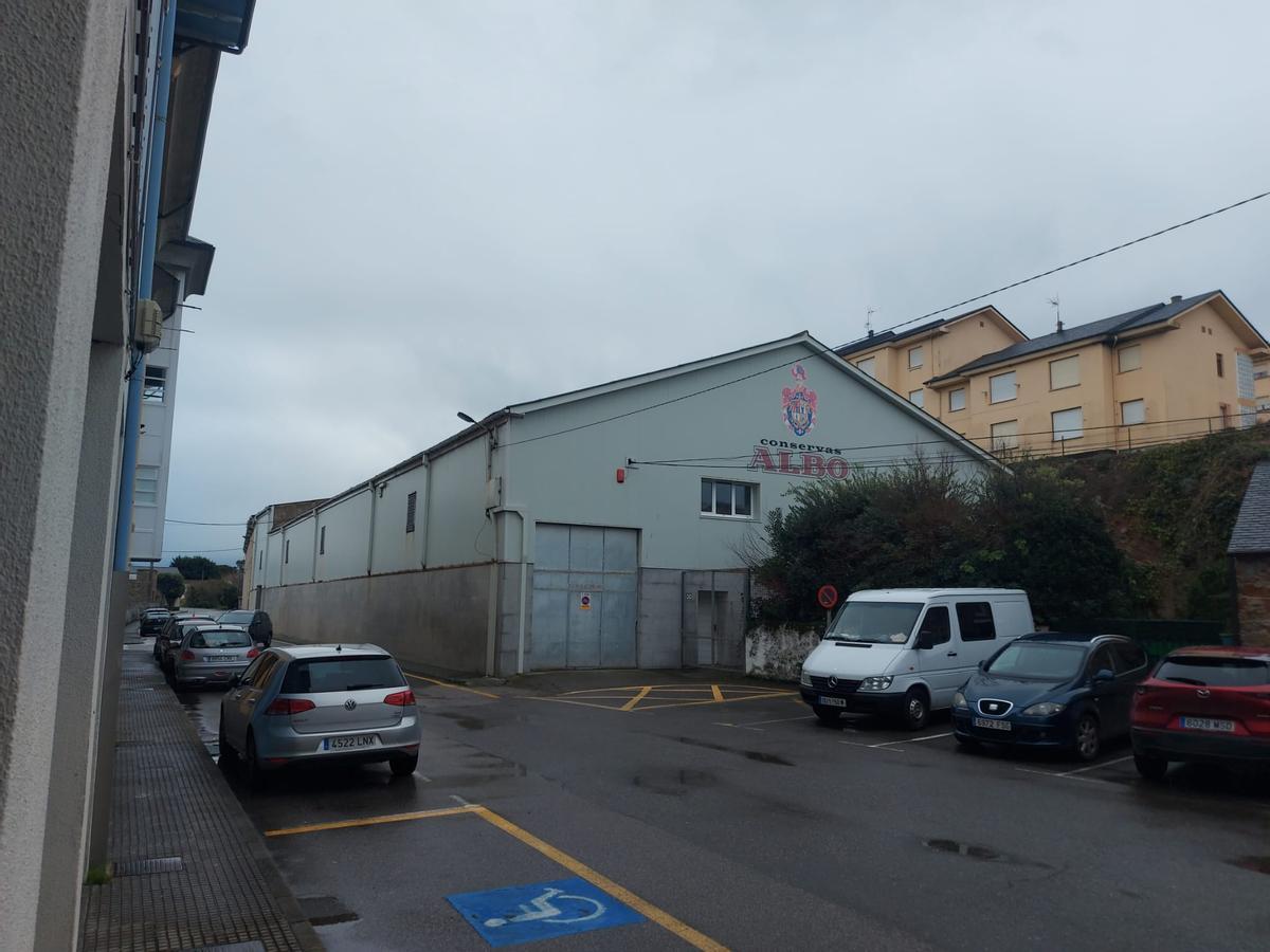 La nave de Albo, en Tapia, en una imagen tomada este viernes.