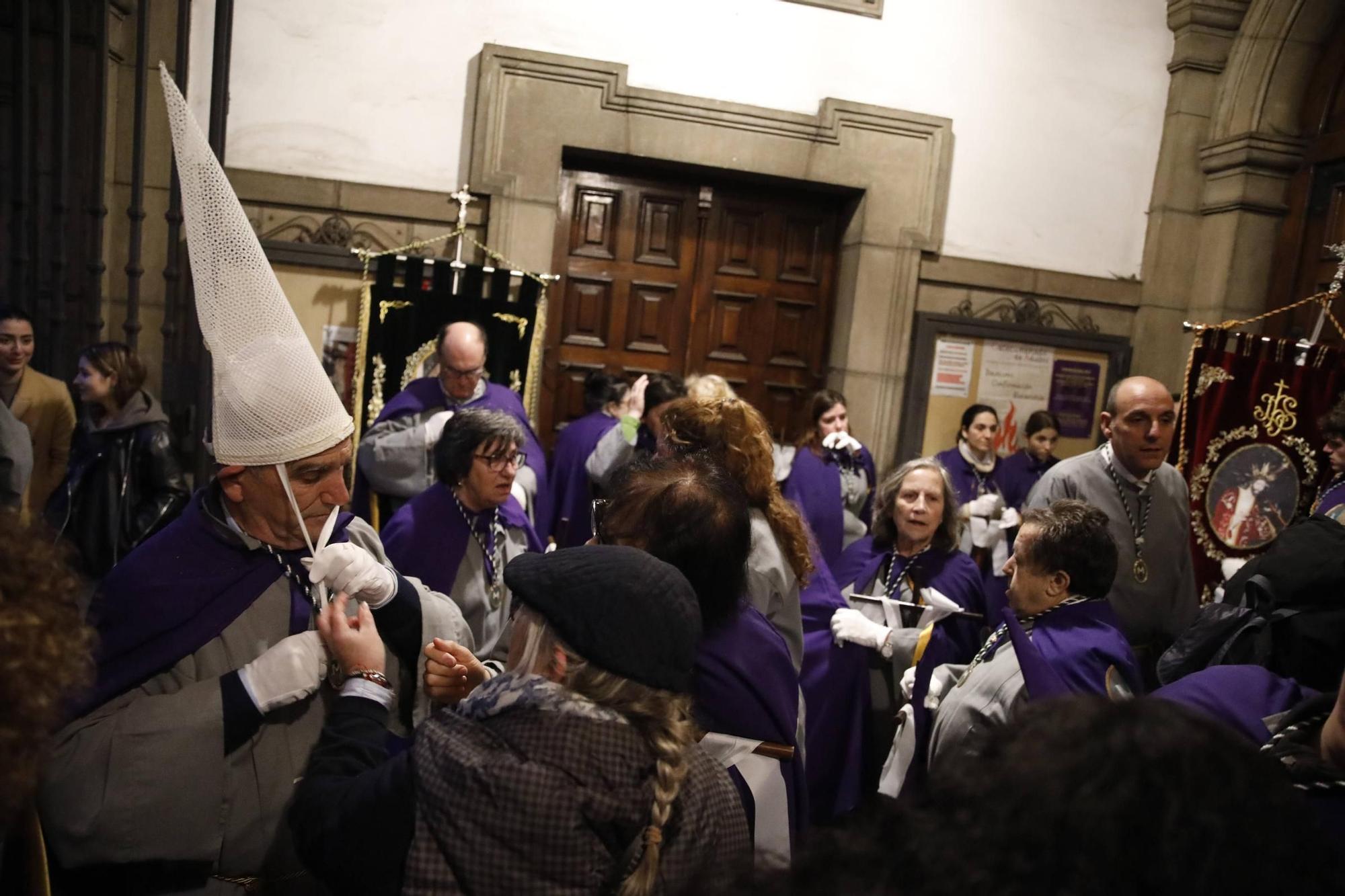 El mal tiempo obliga a suspender la procesión del Encuentro en Gijón