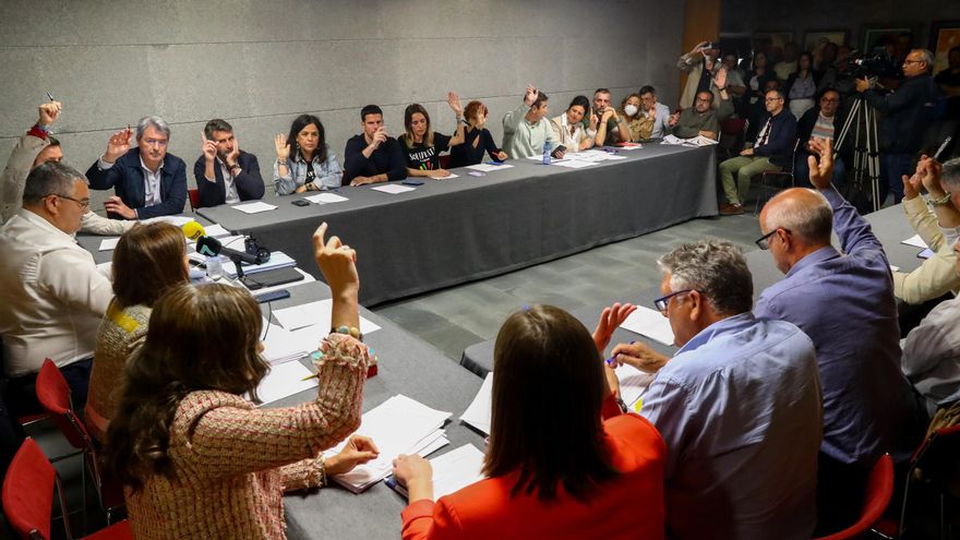 Tildan de «farsa» los anuncios de Castro sobre la ETAP y la tubería a O Grove