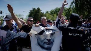 L’exhumació de Primo de Rivera se salda amb tres detinguts i sense la presència del Govern