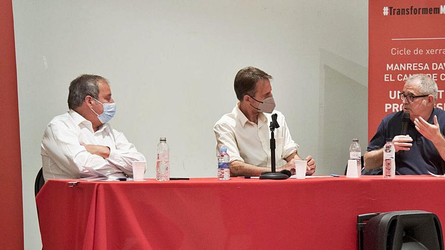 Jordi Hereu, Anjo Valentí i Jordi Valls, ahir a la sala d’actes de l’edifici dels sindicats | MIREIA ARSO