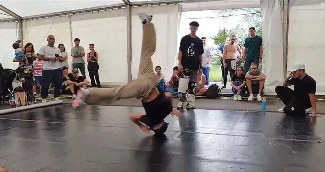 Llanera se mueve con el rap y el hip-hop: así ha sido la exhibición de breakdance del Urban Fest