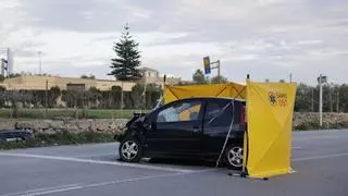 Un hombre mata a una mujer a puñaladas delante de su hija pequeña mientras conducía y sufre un accidente en Palma