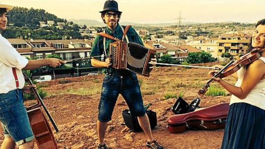 El manresà Trio Torreta ofereix peces de ball amb el folk com a base