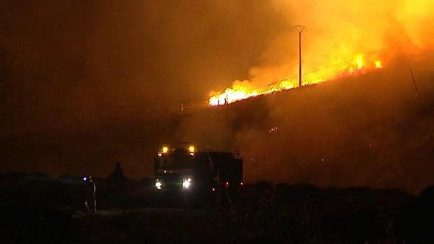 El incendio de León arrasa ya 8.000 hectáreas sin control