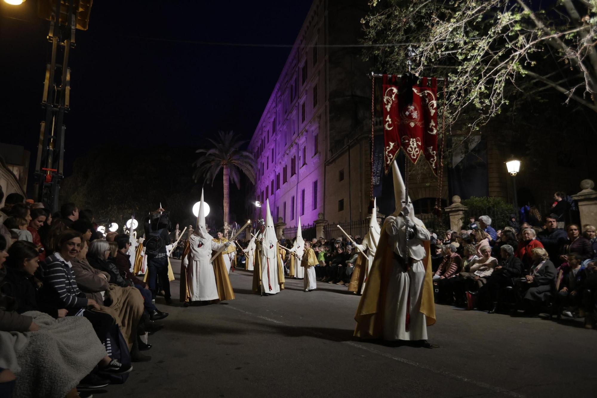 El centro de Palma vive con fervor la multitudinaria procesión del Crist de la Sang
