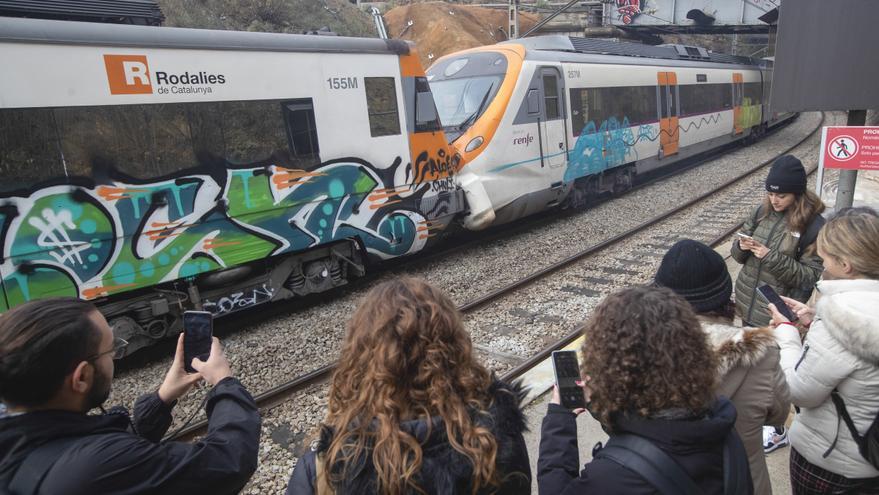 Un choque de dos trenes en Barcelona provoca más de 150 heridos