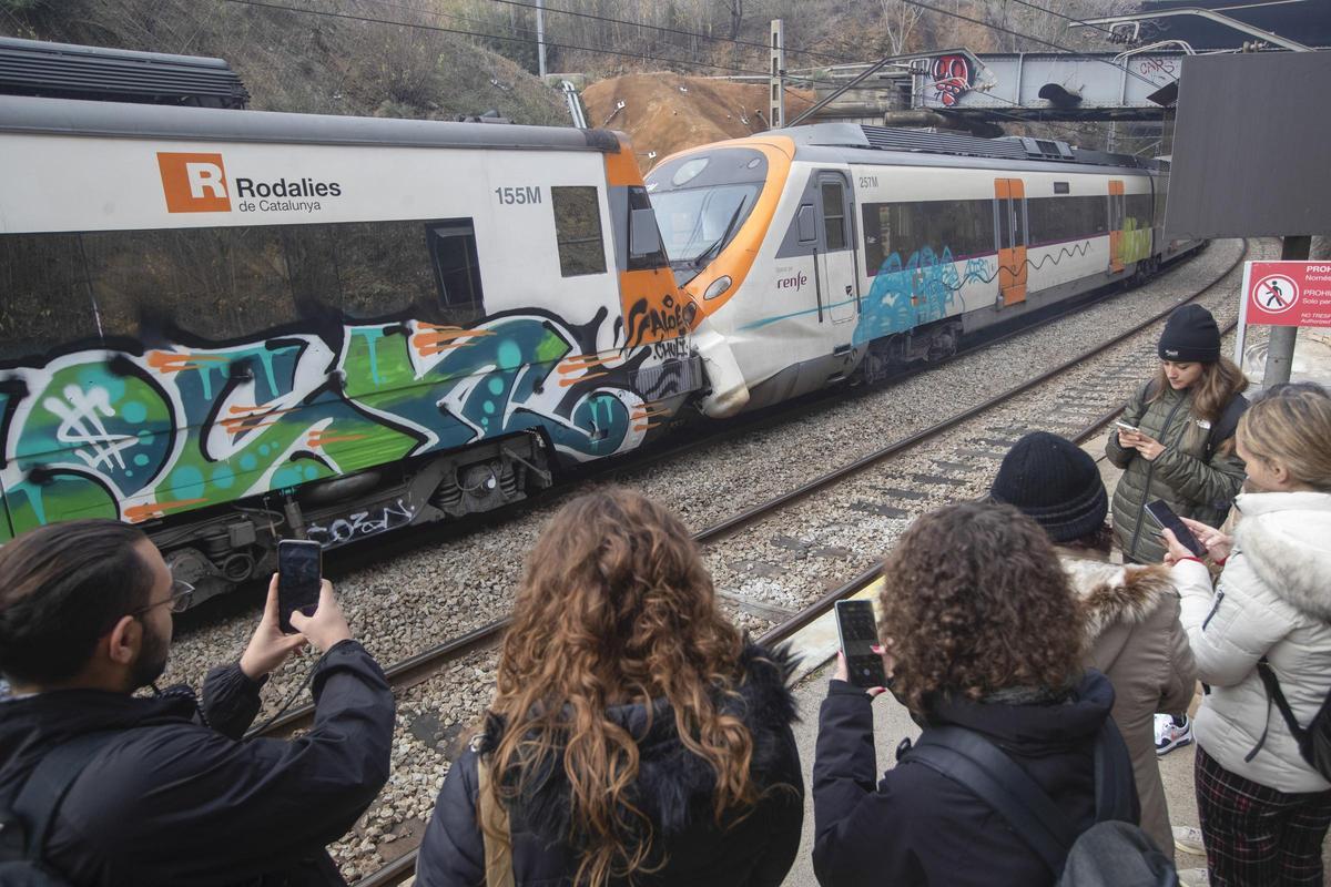 ACCIDENTE DE TREN EN BARCELONA Un choque de dos trenes en Barcelona