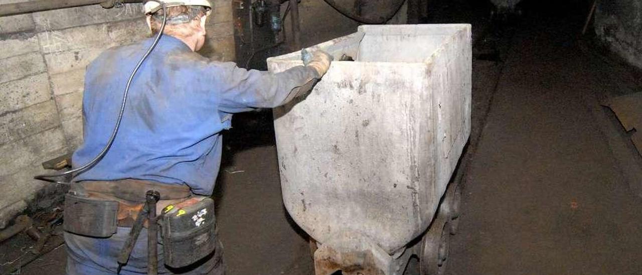 Un trabajador del pozo Nicolasa, en Mieres.