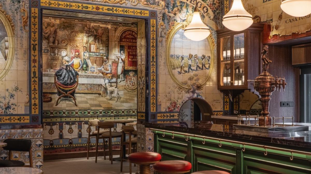 La Capilla Sixtina de los Azulejos es una emblemática taberna que reabre sus puertas tras más de 20 años cerrado
