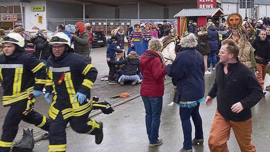 Primeras reacciones tras el atropello masivo de Volkmarsen. // Efe