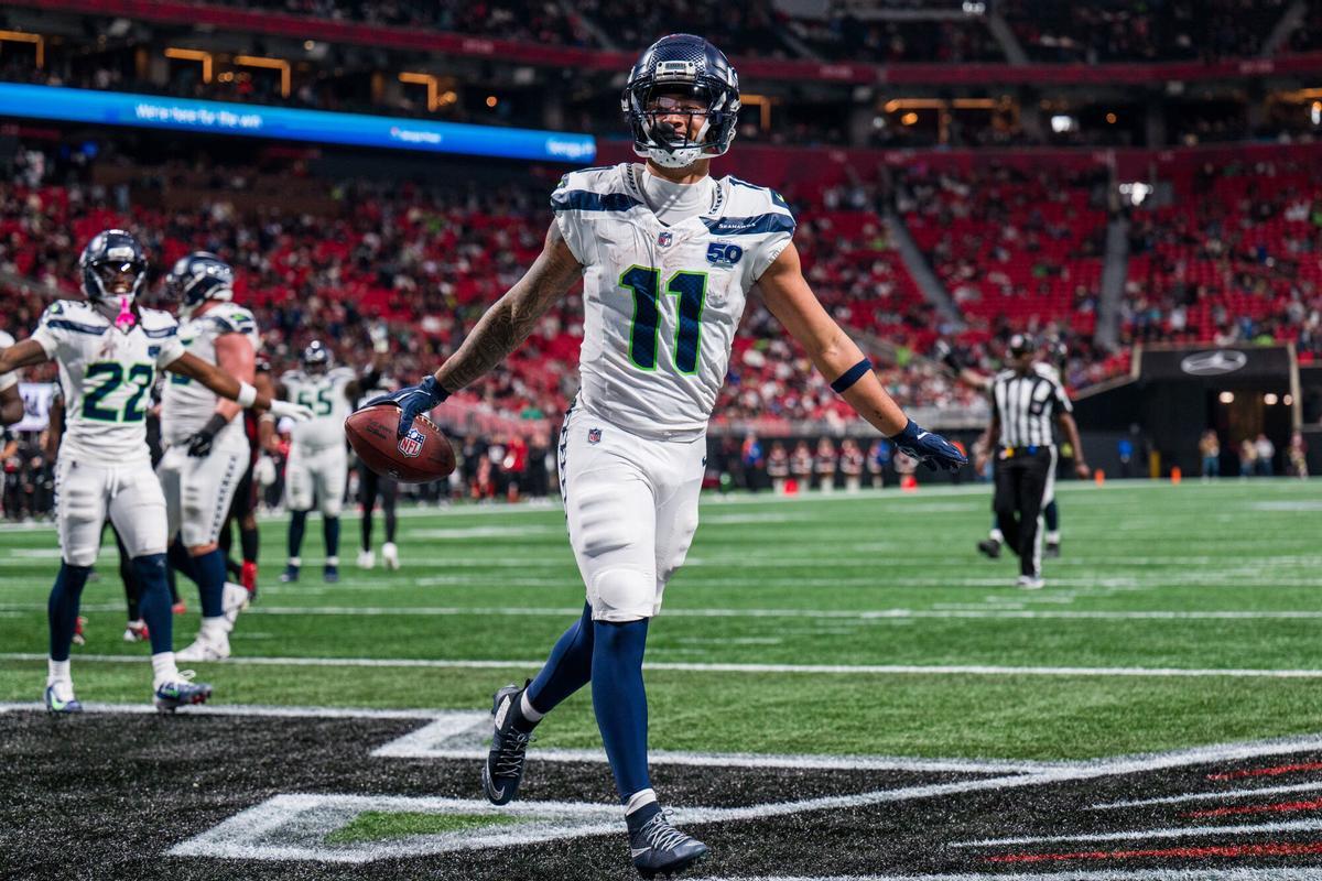 Jaxon Smith-Njigba (11), de los Seattle Seahawks, celebra un touchdown