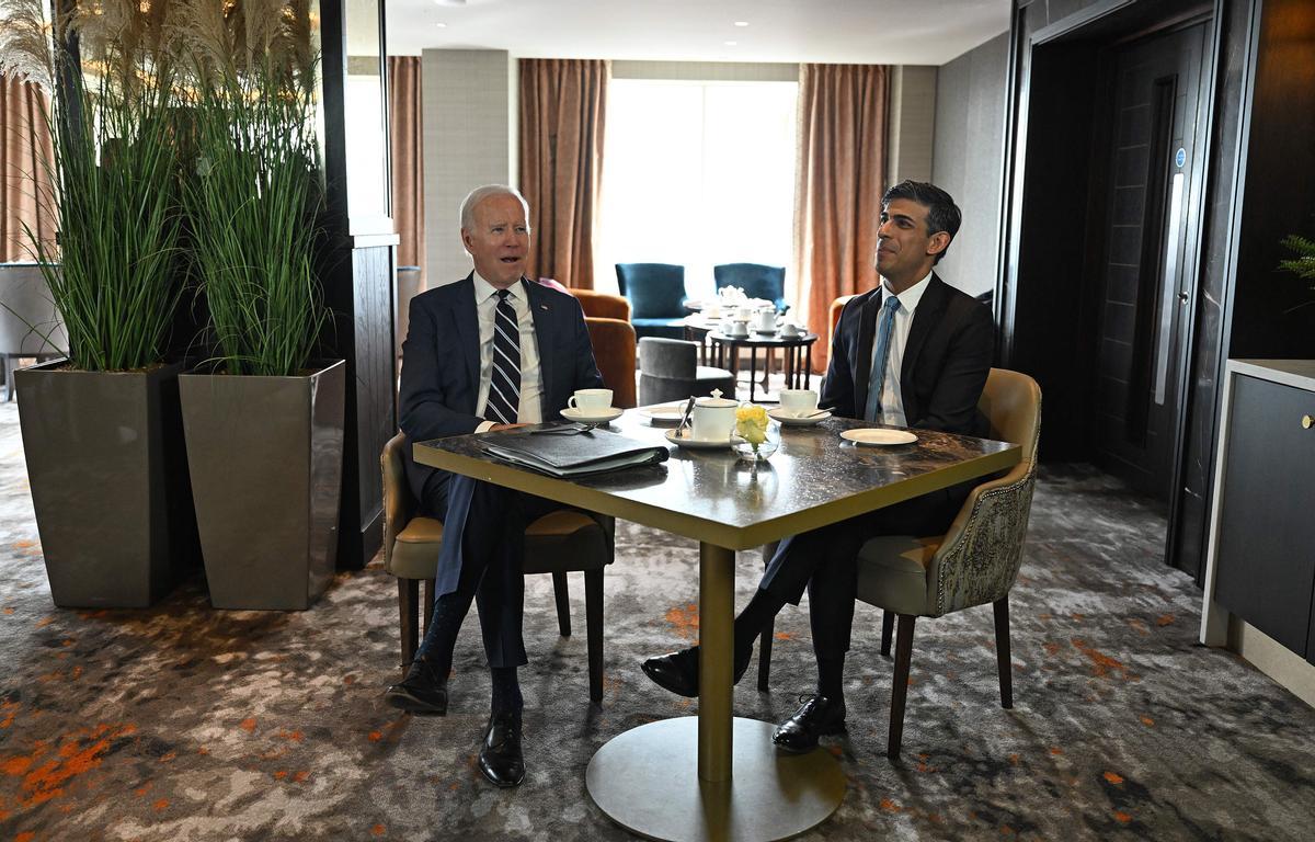 Joe Biden y Rishi Sunak se reúnen en Belfast