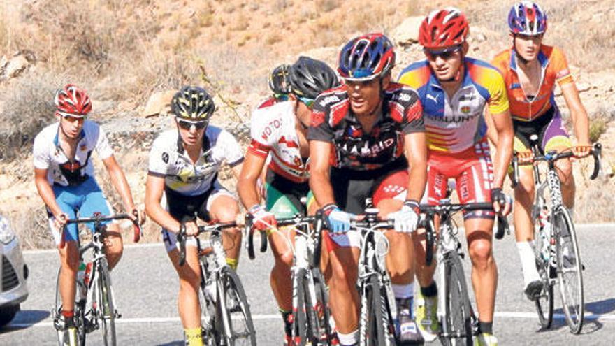 La escapada de la carrera masculina de ayer, con Alex Hernández cerrando el grupo.