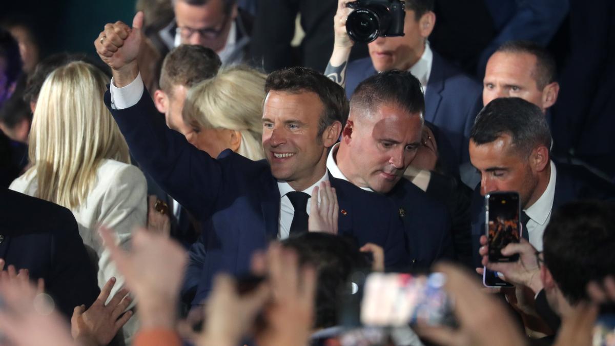 Macron se queda en el Elíseo