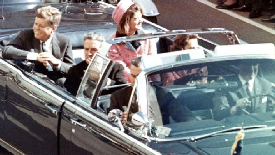 El conductor que llevaba a Kennedy aquel día en Dallas no lo olvidaría.