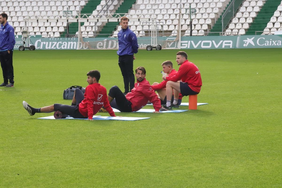 Calderón, Bernal, Ekaitz y Jorge Moreno, durante la sesión del Córdoba CF, este miércoles en El Arcángel.