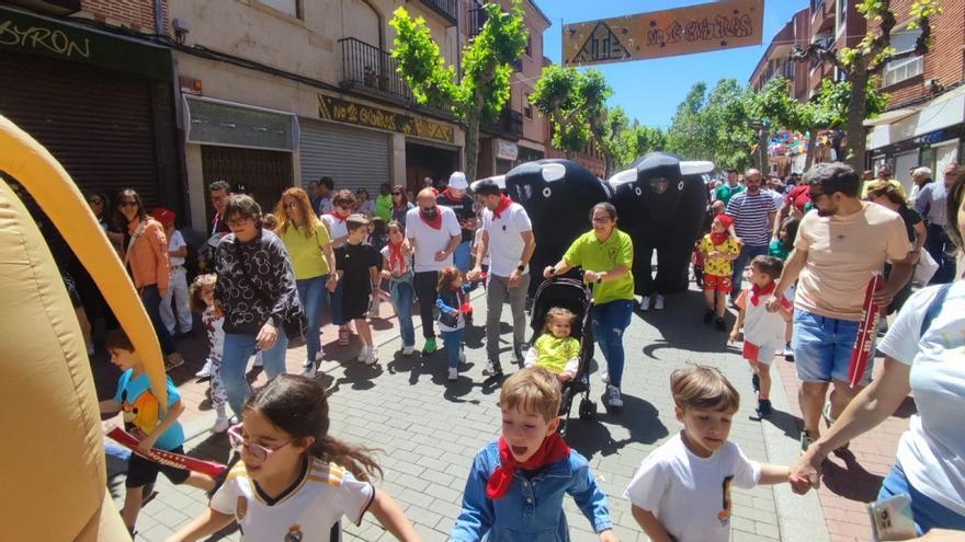 Toros hinchables y caballos reales en las fiestas de Benavente