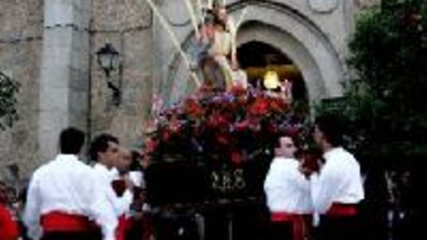 La Cofradía del Cristo de Medinaceli recorre las calles de Don Benito