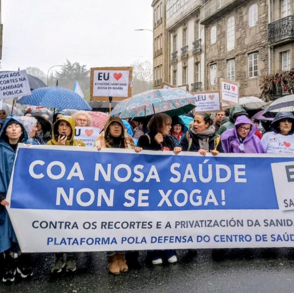 Miembros de la plataforma en una manifestación por la sanidad.