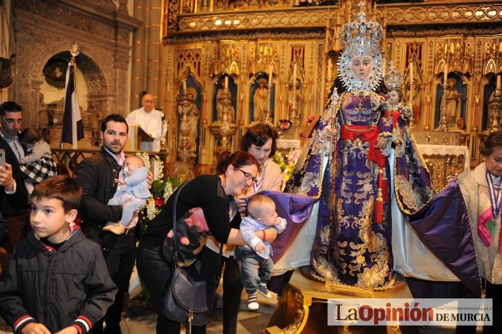 Bajo el manto de la Virgen