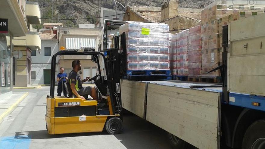 Un momento de la recogida de los alimentos