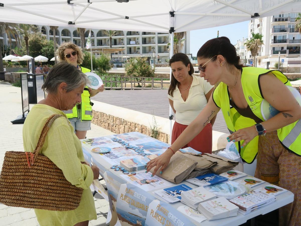 Jornadas en la playa contra el tabaco.