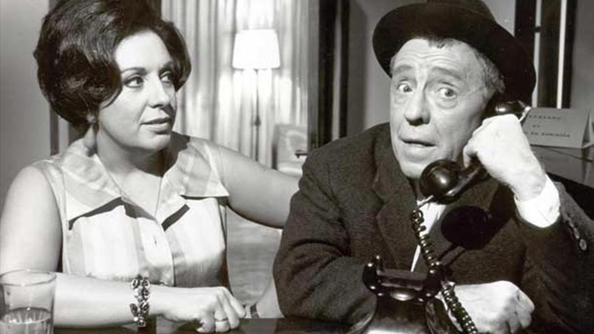 Paco Martínez Soria, junto a Florinda Chico en 'Abuelo made in Spain' (1969).