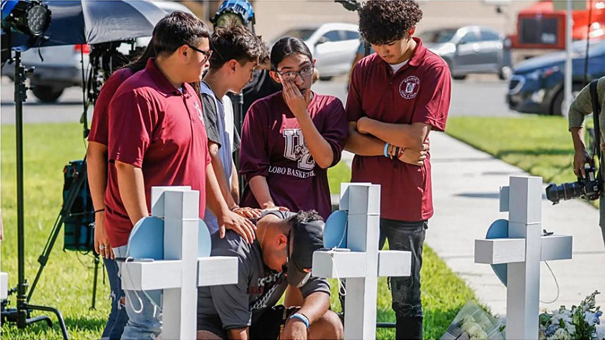 Imatge del funeral d&#039;un dels infants assassinats en el tiroteig