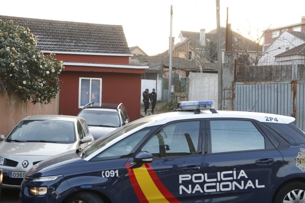 Las pesquisas policiales se trasladaron del lugar donde apareció el cadáver a la casa de la víctima