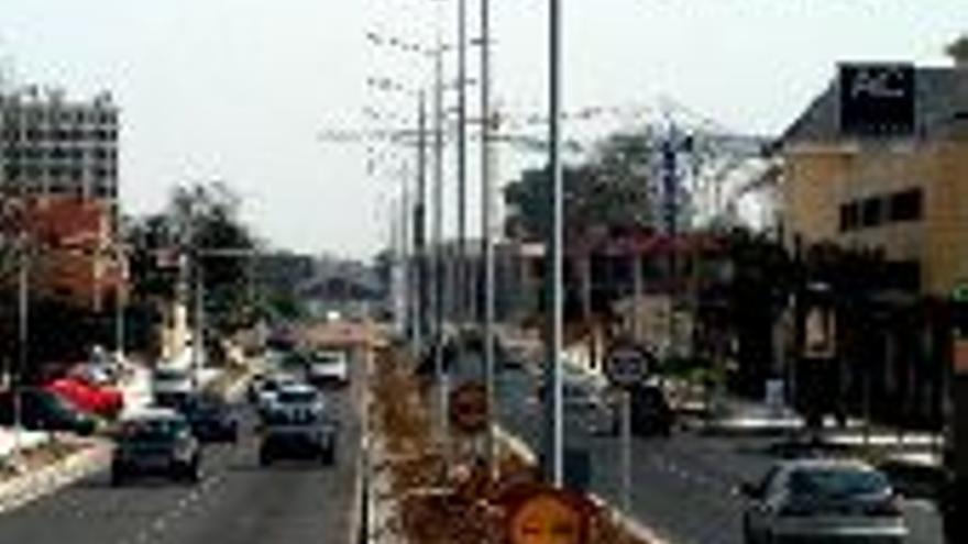 Los cuatro nuevos carriles de toda la avenida de Elvas están terminados